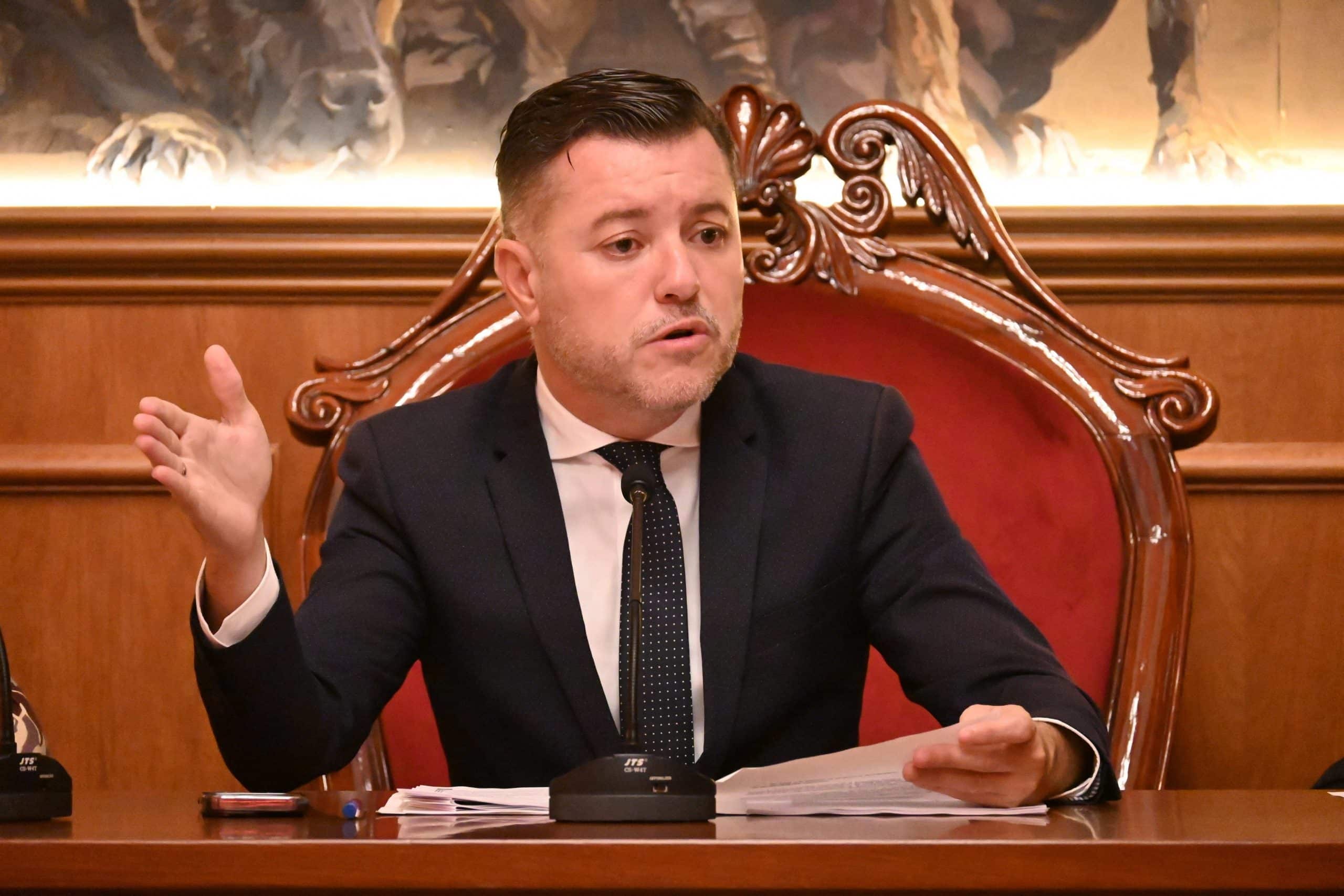 ¿Cabildo o Parlamento?